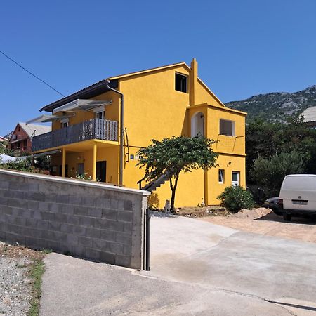 Apartments Mara Bela Karlobag Exterior photo