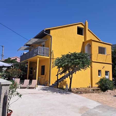 Apartments Mara Bela Karlobag Exterior photo